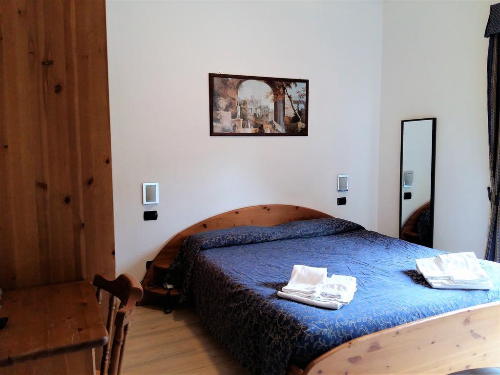 Albergo Al Maniero Ponte Di Legno Buitenkant foto