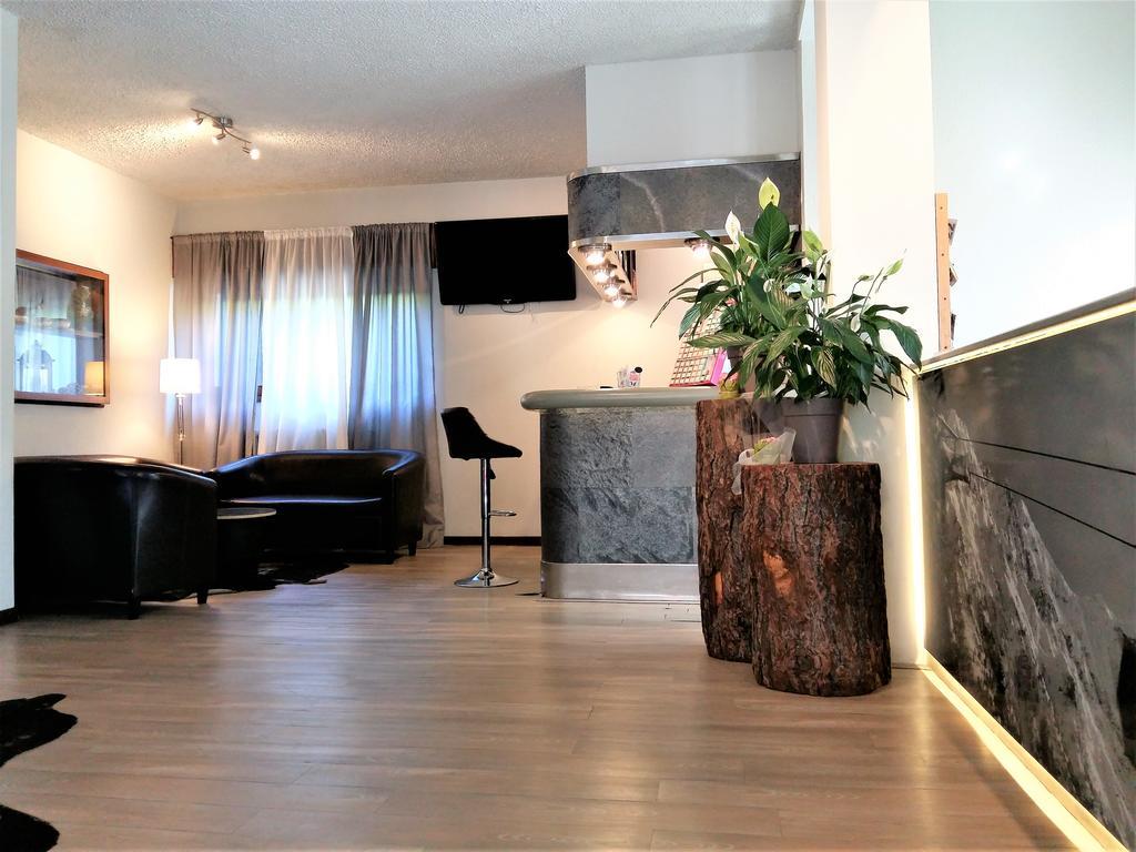 Albergo Al Maniero Ponte Di Legno Buitenkant foto